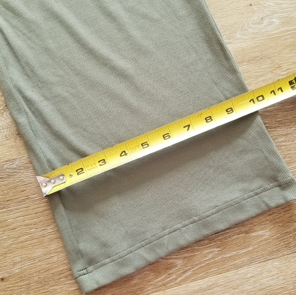 Vuori Pose Henley Jumpsuit NWT Shelf Bra Pockets Drawcord Wide Leg Flare Ribbed - Picture 10 of 13